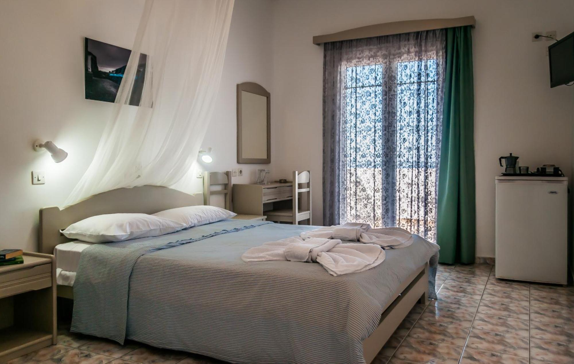 Agnanti View Hotel Pachaina Bagian luar foto