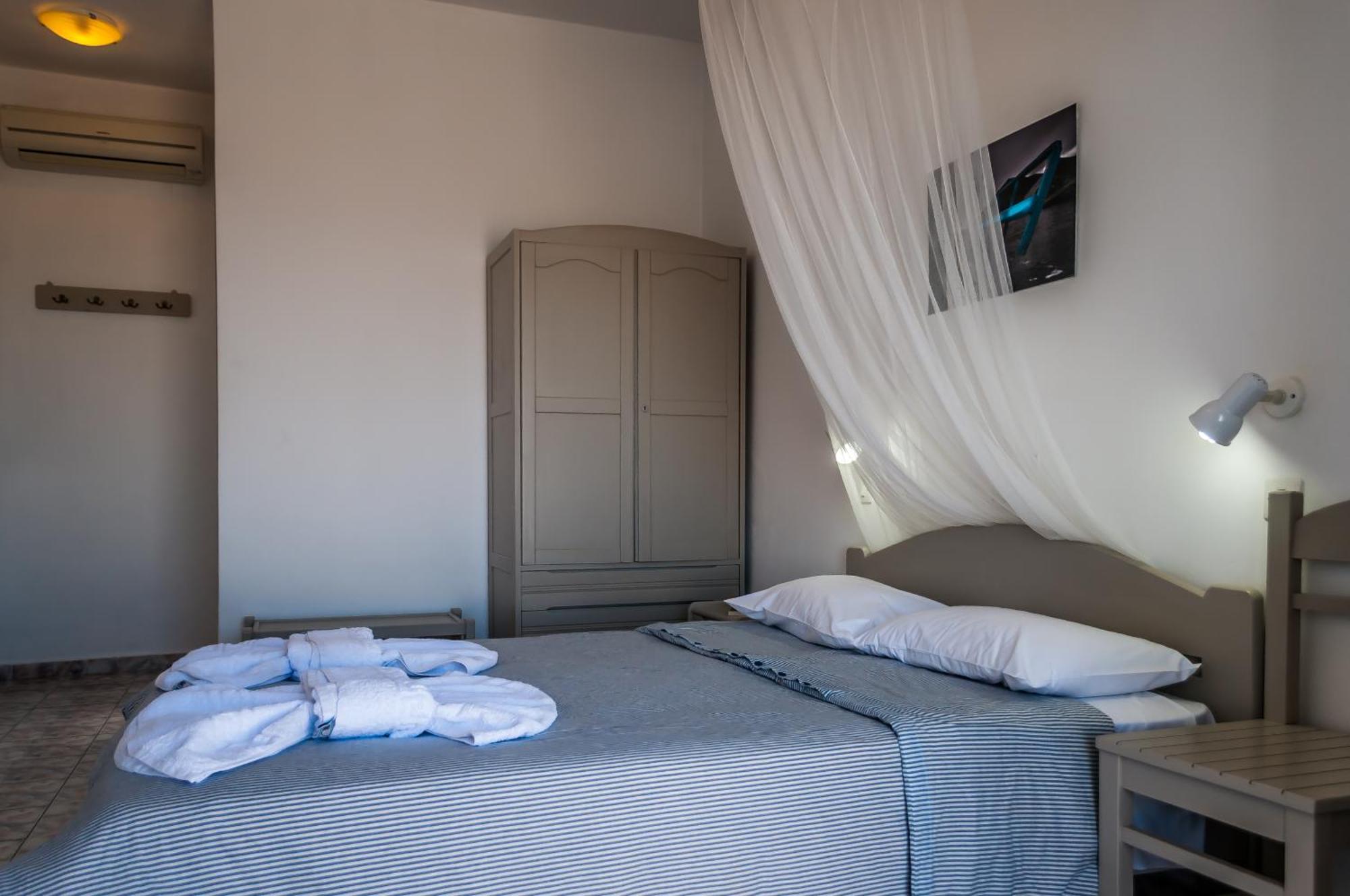 Agnanti View Hotel Pachaina Bagian luar foto