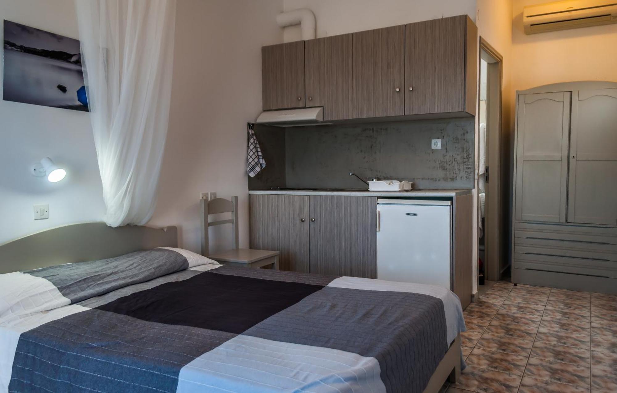 Agnanti View Hotel Pachaina Bagian luar foto