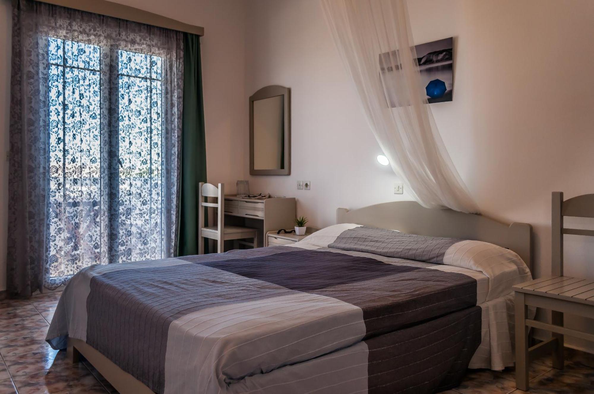 Agnanti View Hotel Pachaina Bagian luar foto
